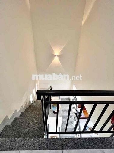 Đường 8m thông. DT 4x17. Nhà 2 tầng. Cạnh Bến Xe Miền Tây. Giá 4,x tỷ