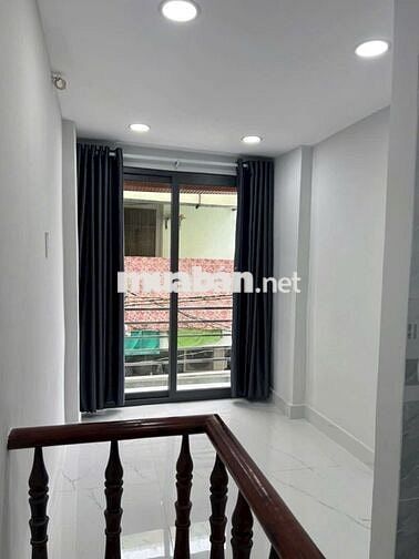 DƯỚI 2 TỶ-NHÀ 3 TẦNG TRUNG TÂM QUẬN 3-CÁCH MẠNG THÁNG TÁM-2PN/2WC