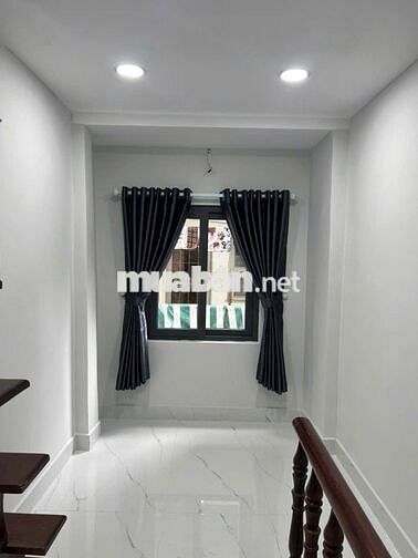 DƯỚI 2 TỶ-NHÀ 3 TẦNG TRUNG TÂM QUẬN 3-CÁCH MẠNG THÁNG TÁM-2PN/2WC