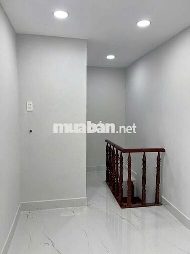 DƯỚI 2 TỶ-NHÀ 3 TẦNG TRUNG TÂM QUẬN 3-CÁCH MẠNG THÁNG TÁM-2PN/2WC