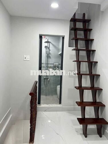 DƯỚI 2 TỶ-NHÀ 3 TẦNG TRUNG TÂM QUẬN 3-CÁCH MẠNG THÁNG TÁM-2PN/2WC