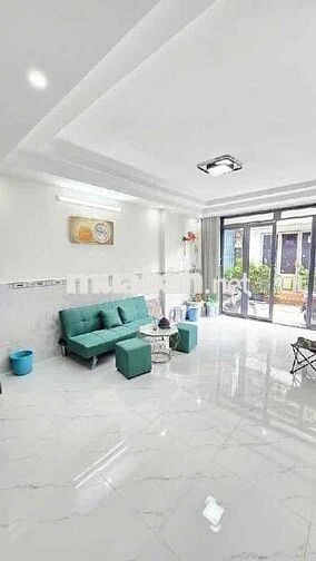 Nhà 3 tầng - Sân thượng. Ngay Khu Tên Lửa. Có 3PN-3WC. giá 4,x tỷ