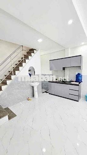 Nhà 3 tầng - Sân thượng. Ngay Khu Tên Lửa. Có 3PN-3WC. giá 4,x tỷ
