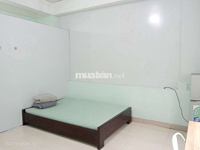 Cho thuê phòng trọ đầy đủ nội thất ngay cầu vượt Ngã Tư ga. Q12