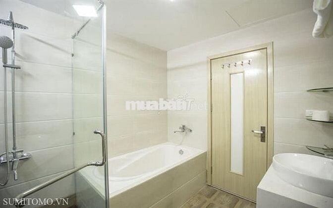 Tòa nhà Sumitomo,mặt phố Linh Lang,trung tâm khu người Nhật tại Hà Nội