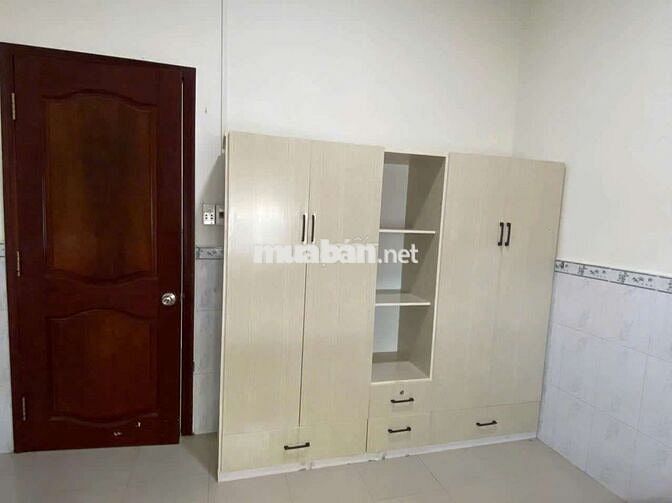 Cho thuê nhà sân rộng gần ủy ban phường Phú Mỹ