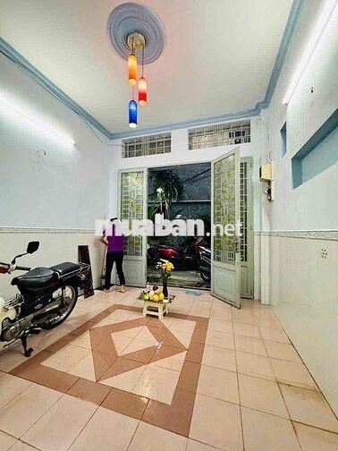 Nhà cho thuê 1trệt 1lầu - sát MT Nhiêu Tứ, p7, Phú Nhuận sân xe rộng