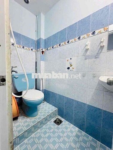 Nhà cho thuê 1trệt 1lầu - sát MT Nhiêu Tứ, p7, Phú Nhuận sân xe rộng