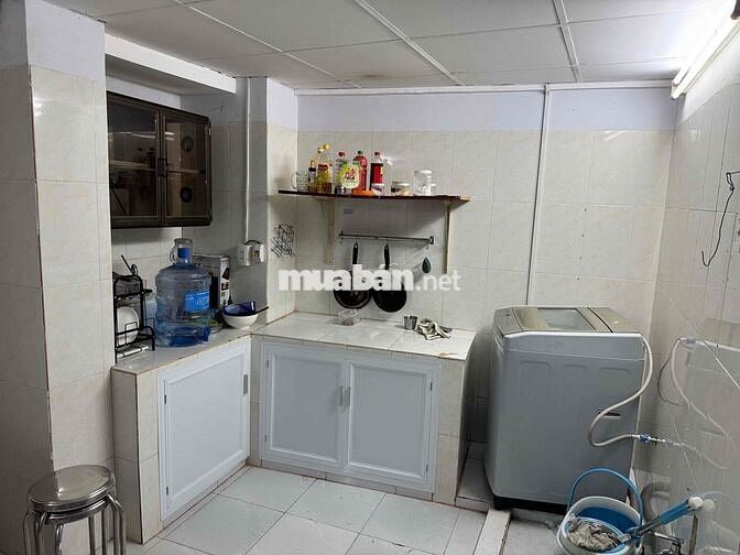 phòng trọ nguyễn kiệm phú nhuận giá 2,8tr lầu trệt giá rẻ bếp rộng