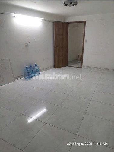 Nhà 2 Mặt tiền căn góc đường 3/2. DT: 5.5x14m, 4PN, 4WC - 35tr - 4 lầu