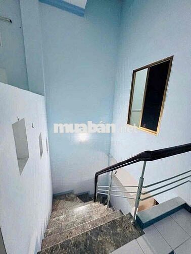 Nhà cho thuê 1trệt 1lầu - sát MT Nhiêu Tứ, p7, Phú Nhuận sân xe rộng