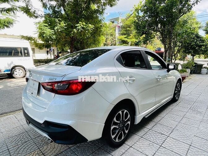 Mazda 2 2016  1.5 AT Sedan - 120000 km