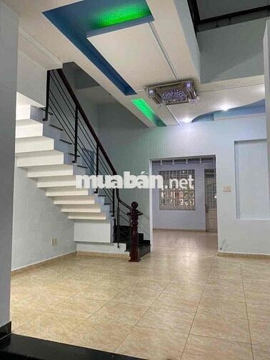 cho thuê 1trệt 2lầu sân thượng