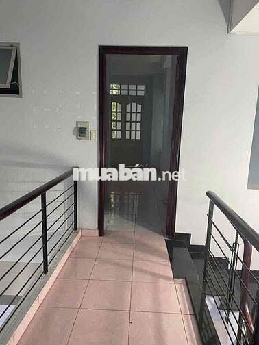 cho thuê 1trệt 2lầu sân thượng