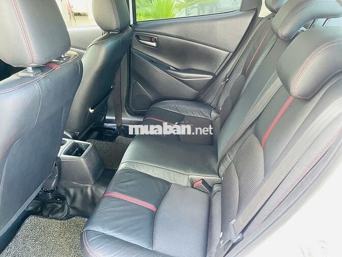 Mazda 2 2016  1.5 AT Sedan - 120000 km