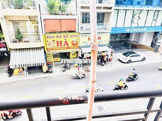 Văn phòng trống cho thuê khu vực Q1 DT: 50-80-120 m2