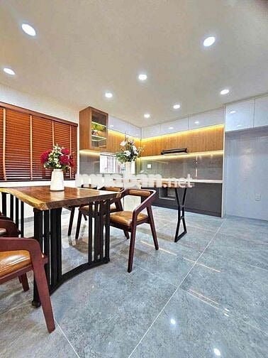 CHO THUÊ NHÀ ĐẸP PHẠM VĂN CHIÊU QUẬN GÒ VẤP - XE HƠI NGỦ TRONG NHÀ