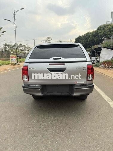 Toyota Hilux 2016 2.5E 4x2 MT - 100000 km