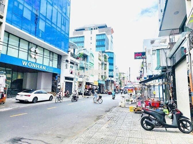Văn phòng trống cho thuê khu vực Q1 DT: 50-80-120 m2