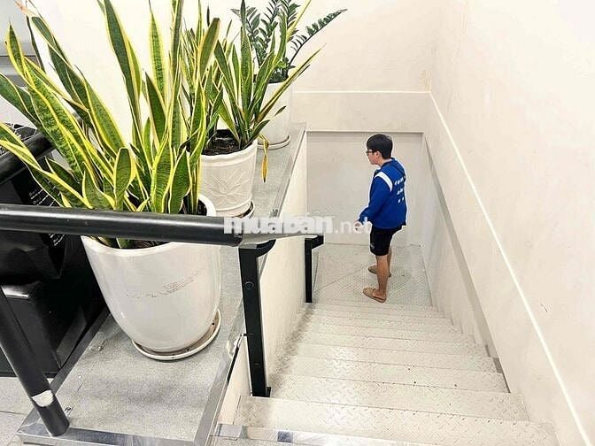 🔥 SIÊU PHẨM MẶT TIỀN CỰC HOT – 17 NGUYỄN TRÃI, Q5 TRỆT 3 LẦU ST 99TR 🔥