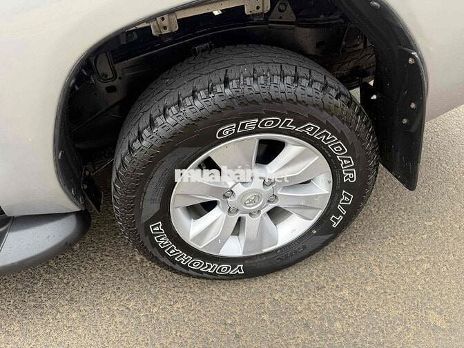 Toyota Hilux 2016 2.5E 4x2 MT - 100000 km