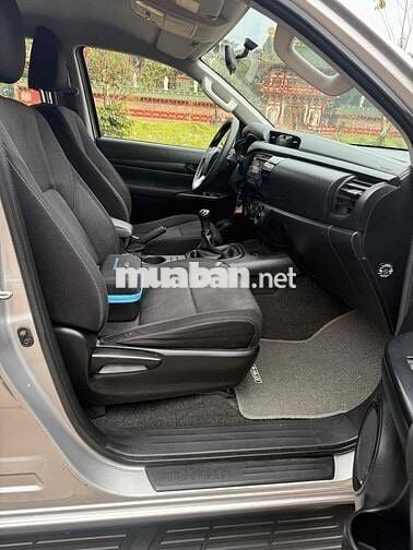 Toyota Hilux 2016 2.5E 4x2 MT - 100000 km