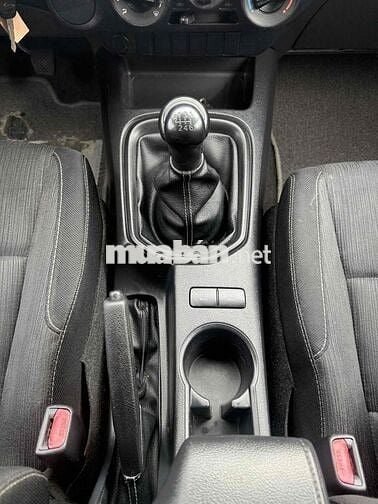 Toyota Hilux 2016 2.5E 4x2 MT - 100000 km