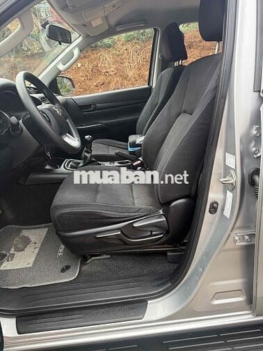 Toyota Hilux 2016 2.5E 4x2 MT - 100000 km
