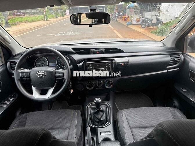 Toyota Hilux 2016 2.5E 4x2 MT - 100000 km