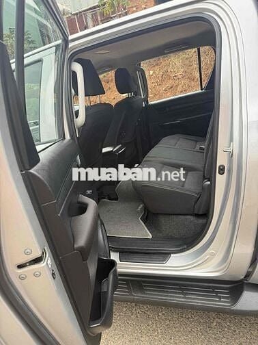 Toyota Hilux 2016 2.5E 4x2 MT - 100000 km