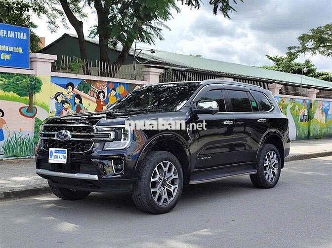 Ford Everest 2023 Titanium 2.0L 4x2 AT - 28000 km