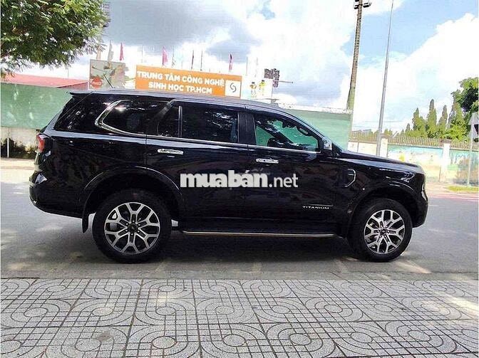 Ford Everest 2023 Titanium 2.0L 4x2 AT - 28000 km