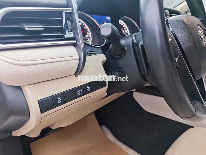 Toyota Camry 2020 2.5Q - Còn giảm thêm