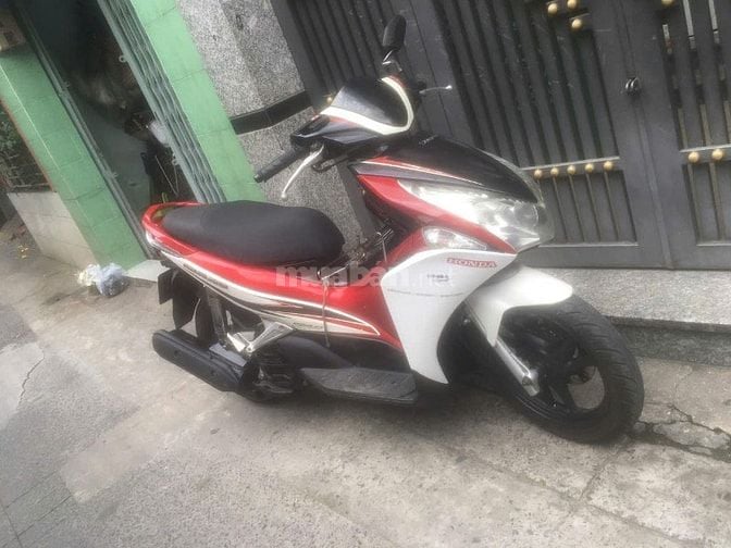 Bán xe Airblale  2012, màu trắng - đỏ -đen và Click 2007 màu đỏ