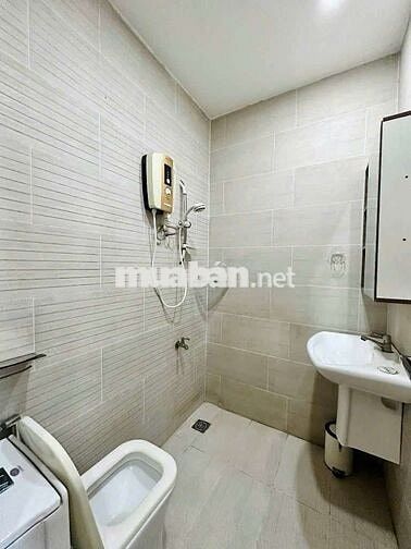 Căn Hộ Studio Cửa Sổ View Thành Phố Full NT Tòa Nhà Thang Máy Hầm Xe