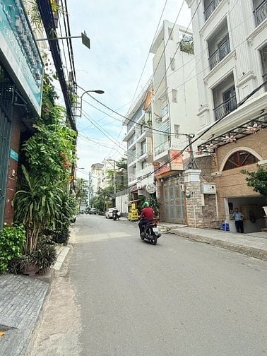 Bán Toà Y Hình, Hẻm Xe Hơi Sư Vạn Hạnh, Căn Ngon Nhất Lúc Này 11x21m