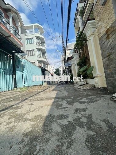 Hẻm nhựa - 7 chỗ ngủ nhà! Bán nhà (4x13m) 5 tầng gần VinCom Nguyễn Xí.