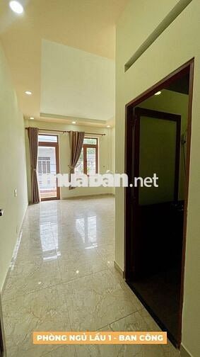 Hẻm nhựa - 7 chỗ ngủ nhà! Bán nhà (4x13m) 5 tầng gần VinCom Nguyễn Xí.