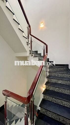 Hẻm nhựa - 7 chỗ ngủ nhà! Bán nhà (4x13m) 5 tầng gần VinCom Nguyễn Xí.