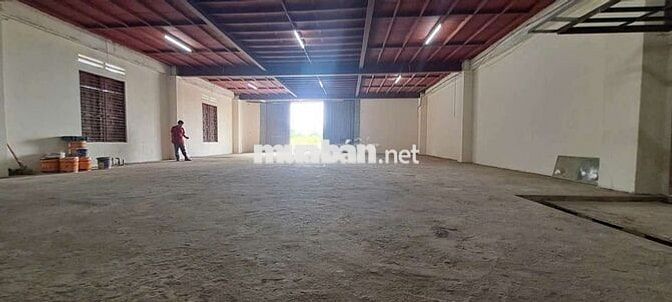 Cho thuê nguyên căn 2 tầng mặt tiền 7m5 gần Lê Văn Hiến
