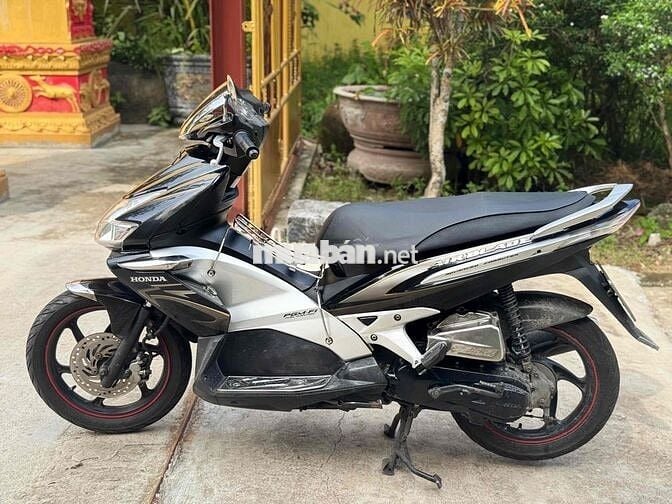 Xe AirBlade 2010 FI rin ròn