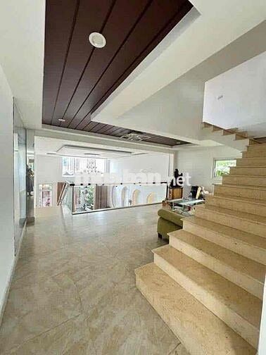 Cho thuê nhà vườn 2.5 tầng - sân ô tô đậu - Nguyễn Huy Tưởng