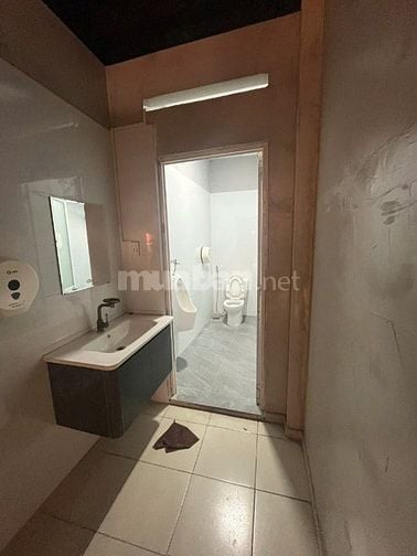 Cho thuê nhà mặt tiền Trường Sơn, P.15, Q.10 giá 45tr 