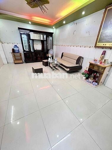 Đường Xe Hơi chỉ vài bước - Cạnh Đầm Sen - Nhà Đúc 2 Tầng - Gia 3,x ty