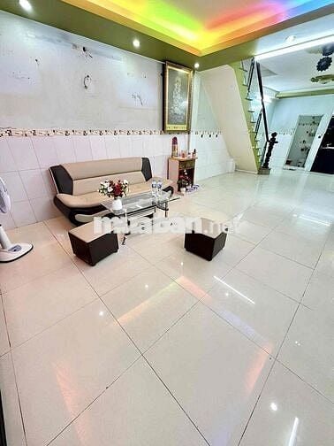 Đường Xe Hơi chỉ vài bước - Cạnh Đầm Sen - Nhà Đúc 2 Tầng - Gia 3,x ty