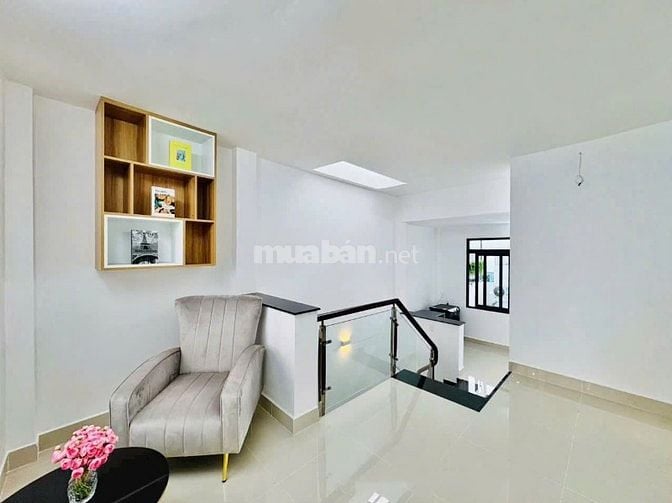 BÁN NHÀ 3 LẦU GẦN NGAY CHỢ ỦY BAN, TRƯỜNG HỌC BINH TÂN