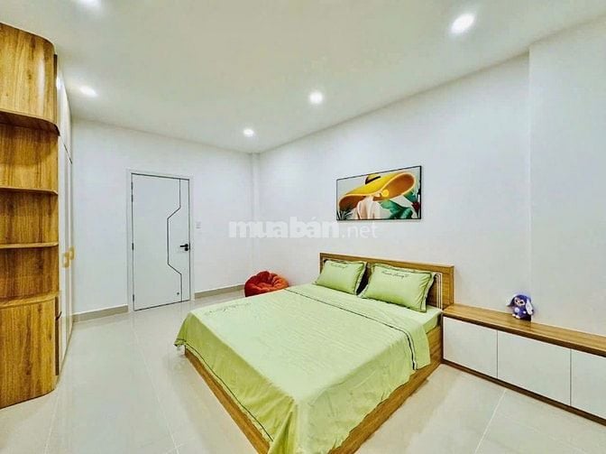 BÁN NHÀ 3 LẦU GẦN NGAY CHỢ ỦY BAN, TRƯỜNG HỌC BINH TÂN