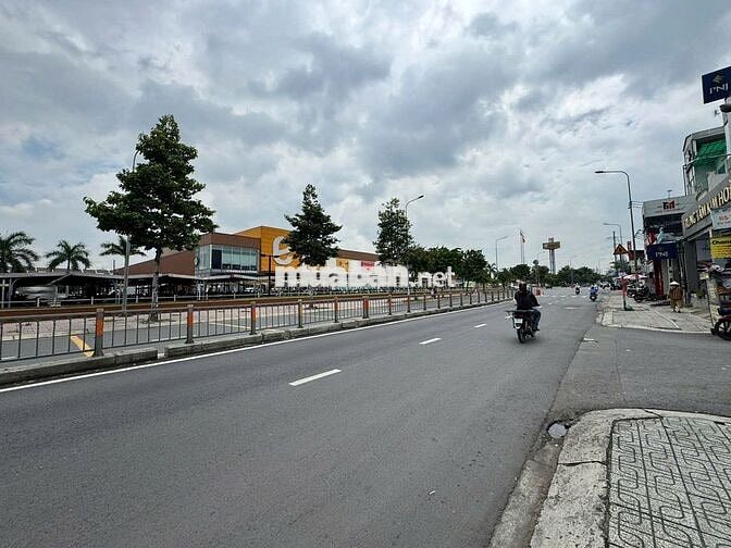 Bán nhà , Ngay Emart Phan Văn Trị, P5, Ngang 5m, 6 Tầng, Thang máy.