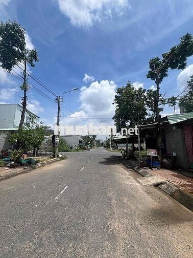 NHÀ MỚI XÂY XONG .khu thái sợ long hậu . Trục đường số 5 .