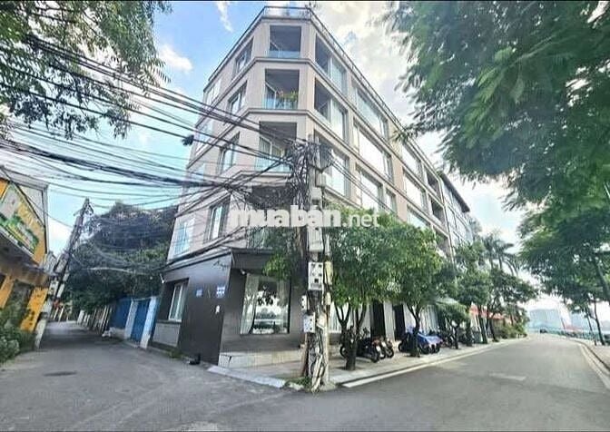 Tôi cần bán nhà lô góc mặt phố Quảng Khánh 6tầng thang máyfull nộithất
